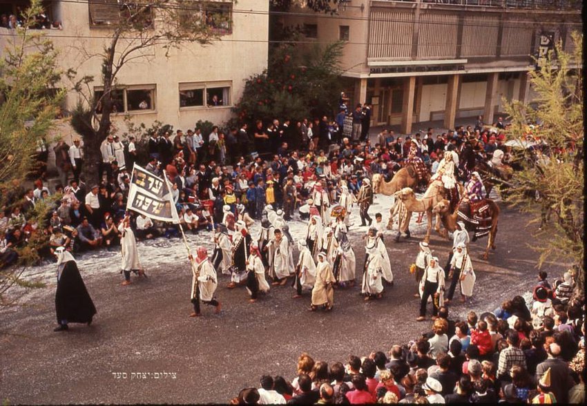 1970428_10152262749448486_67202434_n פורים 7.jpg